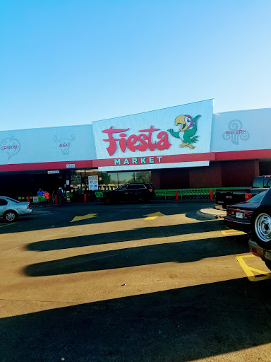 Mexican Grocery Store «Fiesta Mart», reviews and photos, 1300 E Pioneer Pkwy, Arlington, TX 76010, USA