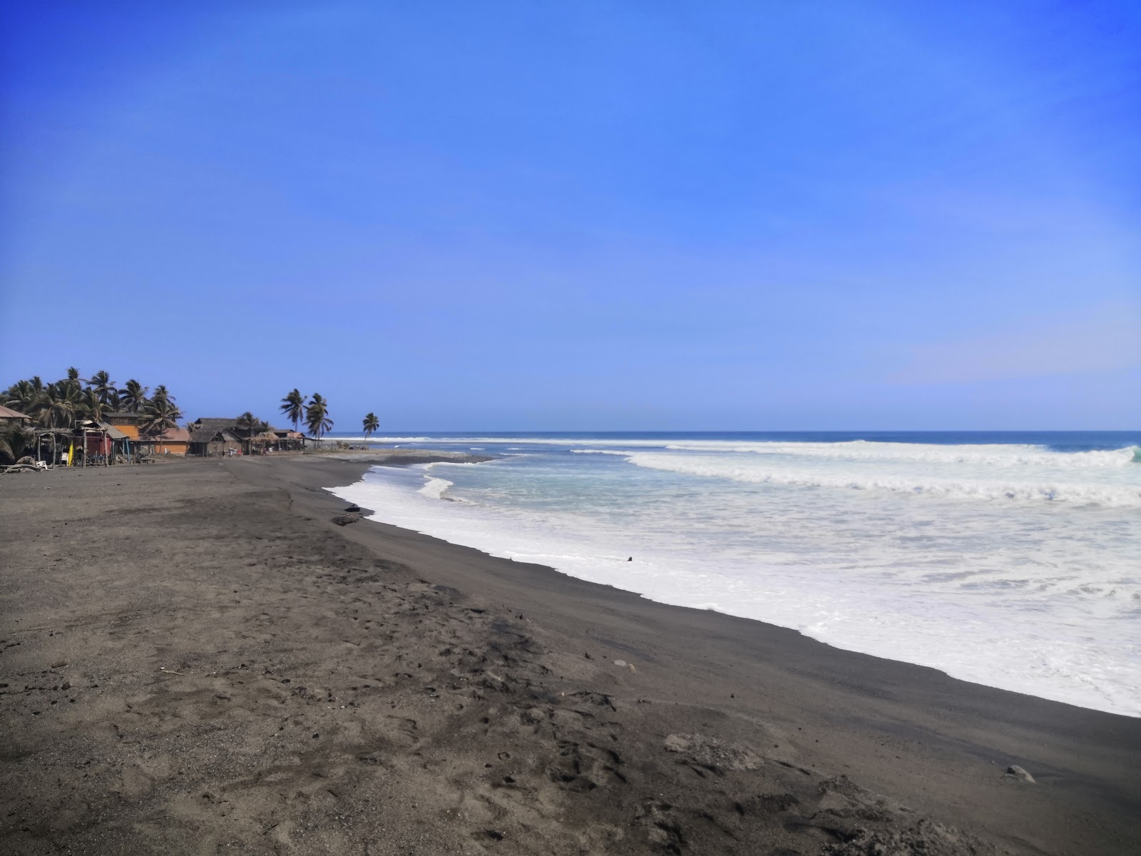 Foto de Playa Nexpa com praia espaçosa