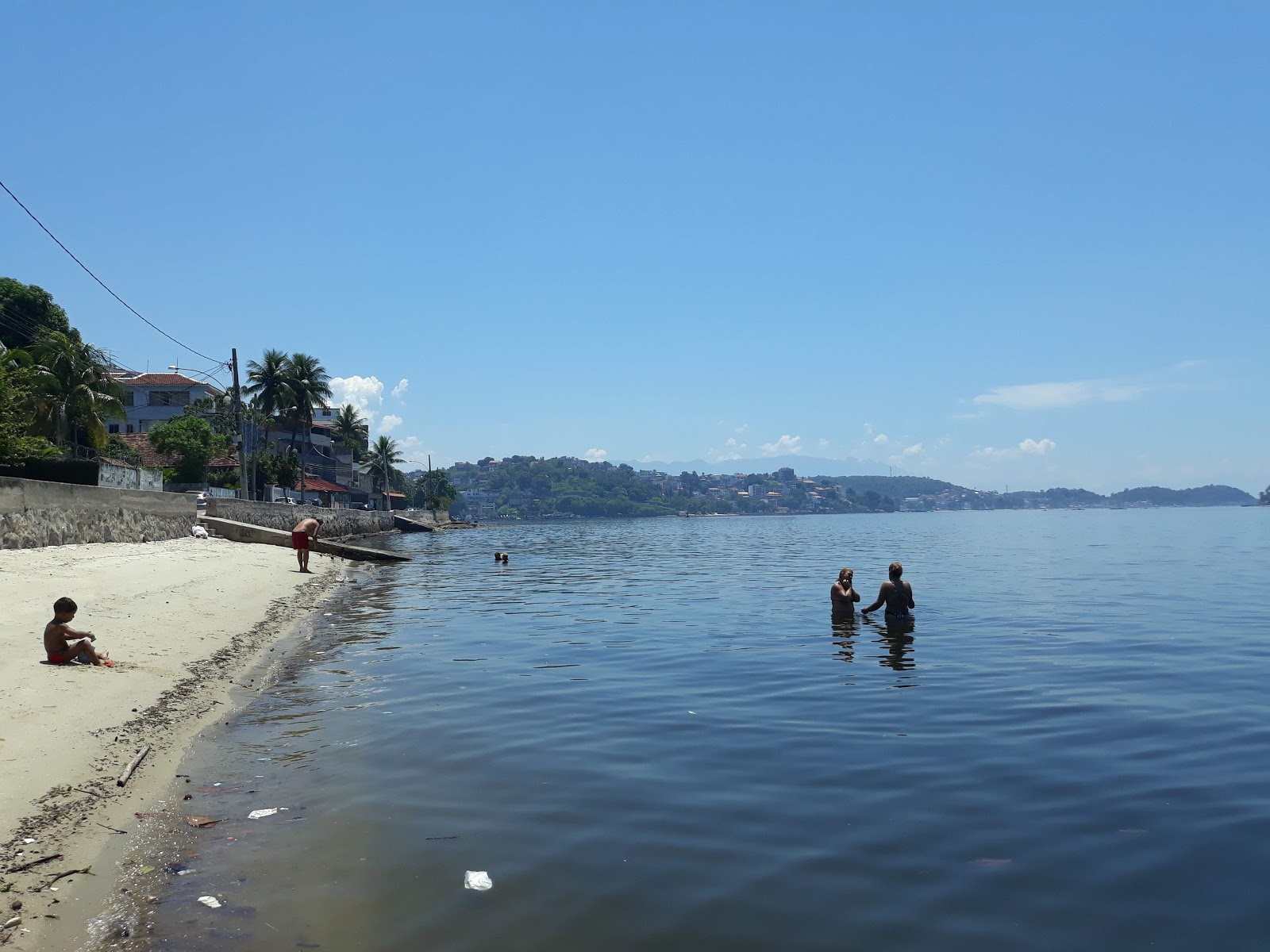 Foto di Praia da Bandeira con una costa dritta
