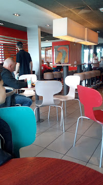 Atmosphère du Restaurant de hamburgers McDonald's Angers St-Serge - n°19