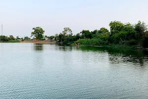 Moon's Lake image