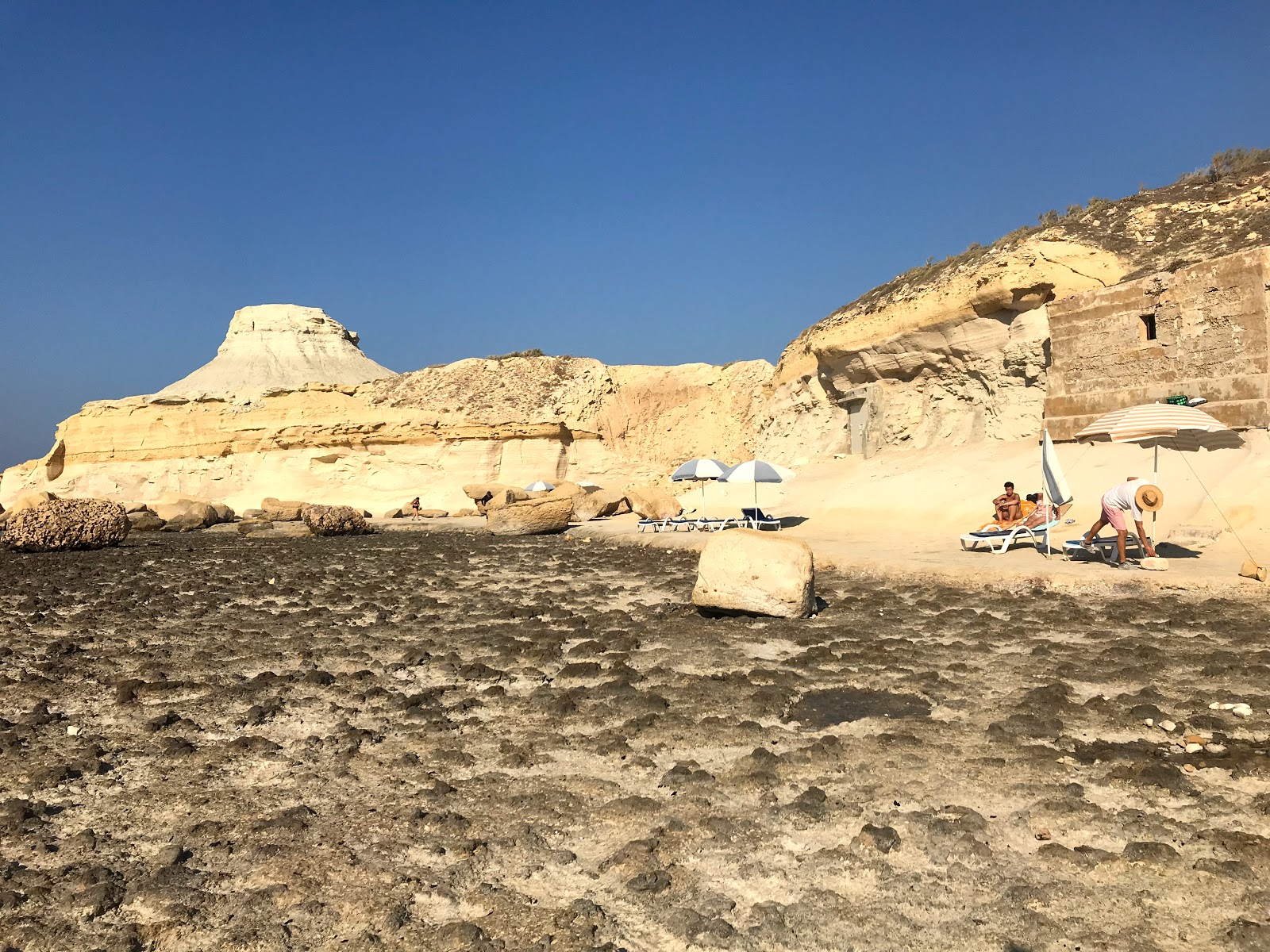 Fotografie cu Qbajjar Bay Beach și așezarea