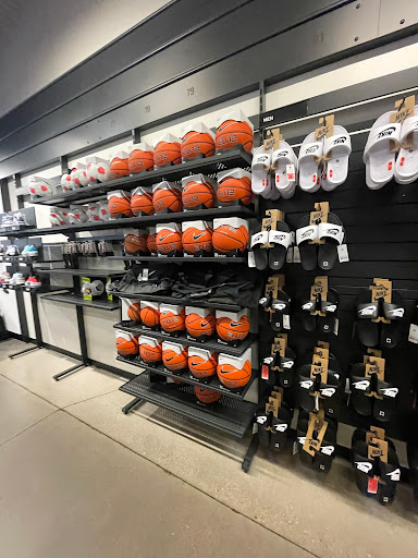 Clothing Store «Nike Factory Store», reviews and photos, 4976 Premium Outlets Way #800, Chandler, AZ 85226, USA