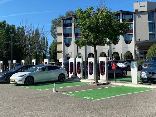 Tesla Supercharger à Beaune