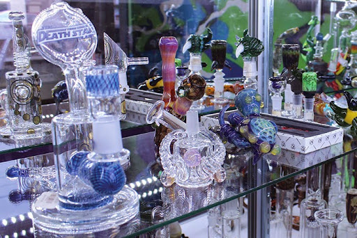 Tobacco Shop «Wonderland Smoke Shop Hasbrouck Heights», reviews and photos, 155 NJ-17, Hasbrouck Heights, NJ 07604, USA