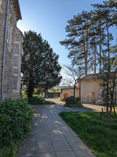 Parc de l'église à Lentilly