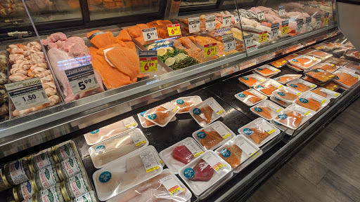 Grocery Store «Metro Market», reviews and photos, 1123 N Van Buren St, Milwaukee, WI 53202, USA