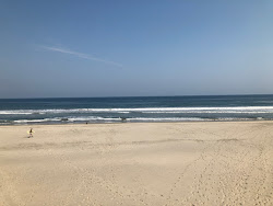 Mojon beach'in fotoğrafı dağlarla çevrili