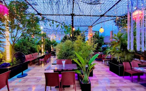 Lake Green Lounge & Restaurant image