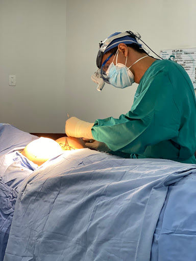 Cirujano Plástico en Medellin Dr. Yesid Cardenas