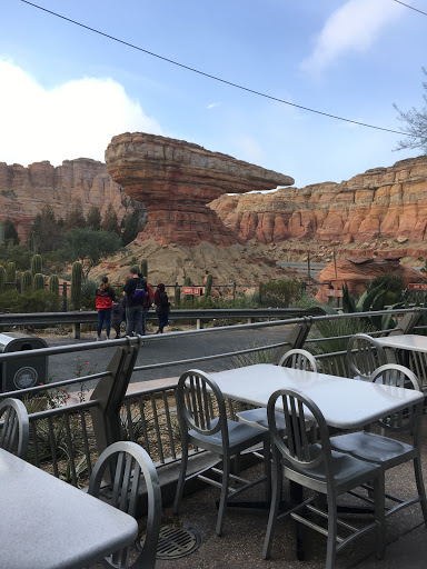 Flo's V8 Cafe