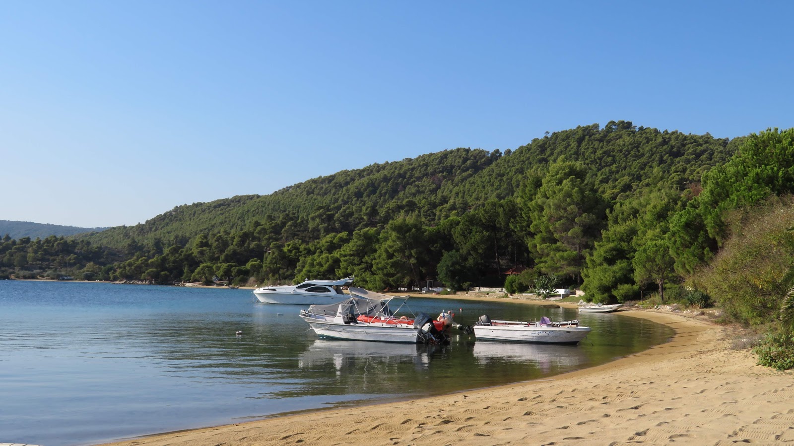 Foto von Philippos beach II mit beiger sand Oberfläche