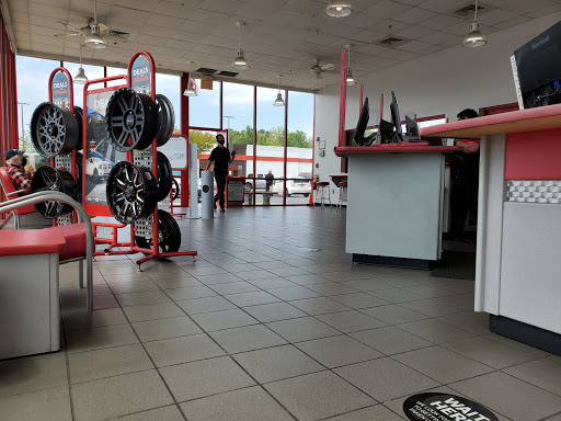 Tire Shop «Discount Tire Store - Hiram, GA», reviews and photos, 4909 Jimmy Lee Smith Pkwy, Hiram, GA 30141, USA