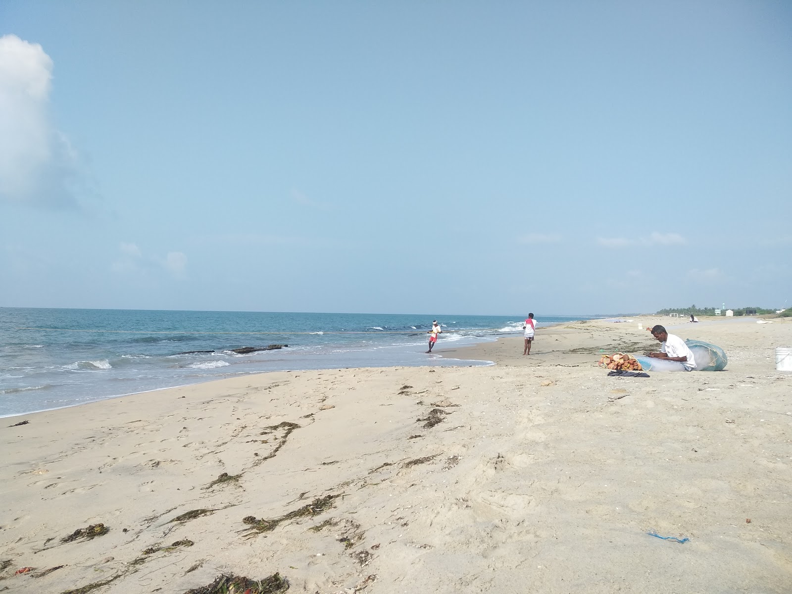 Foto de Pudumadam Beach com reto e longo