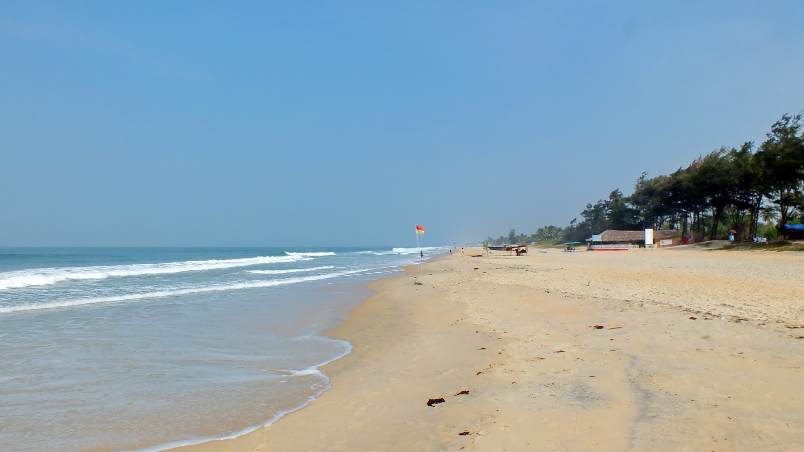 Foto de Varca Beach com areia bege superfície