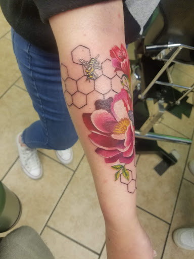 Tattoo Shop «Konkrete Jungle Kustom Tattoo», reviews and photos, 6590 Old Waterloo Rd, Elkridge, MD 21075, USA