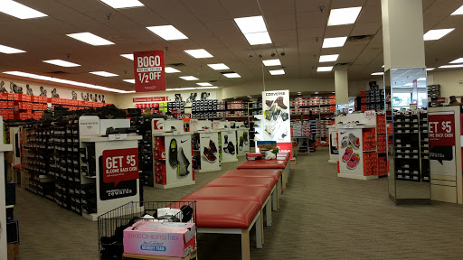 Shoe Store «Famous Footwear», reviews and photos, 1740 Park Manor Blvd, Pittsburgh, PA 15205, USA