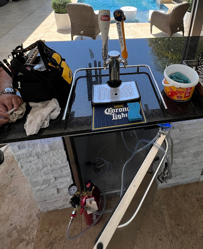 Liquor Store «PAPI LIQUORS and KEGS», reviews and photos, 1446 W 49th St, Hialeah, FL 33012, USA