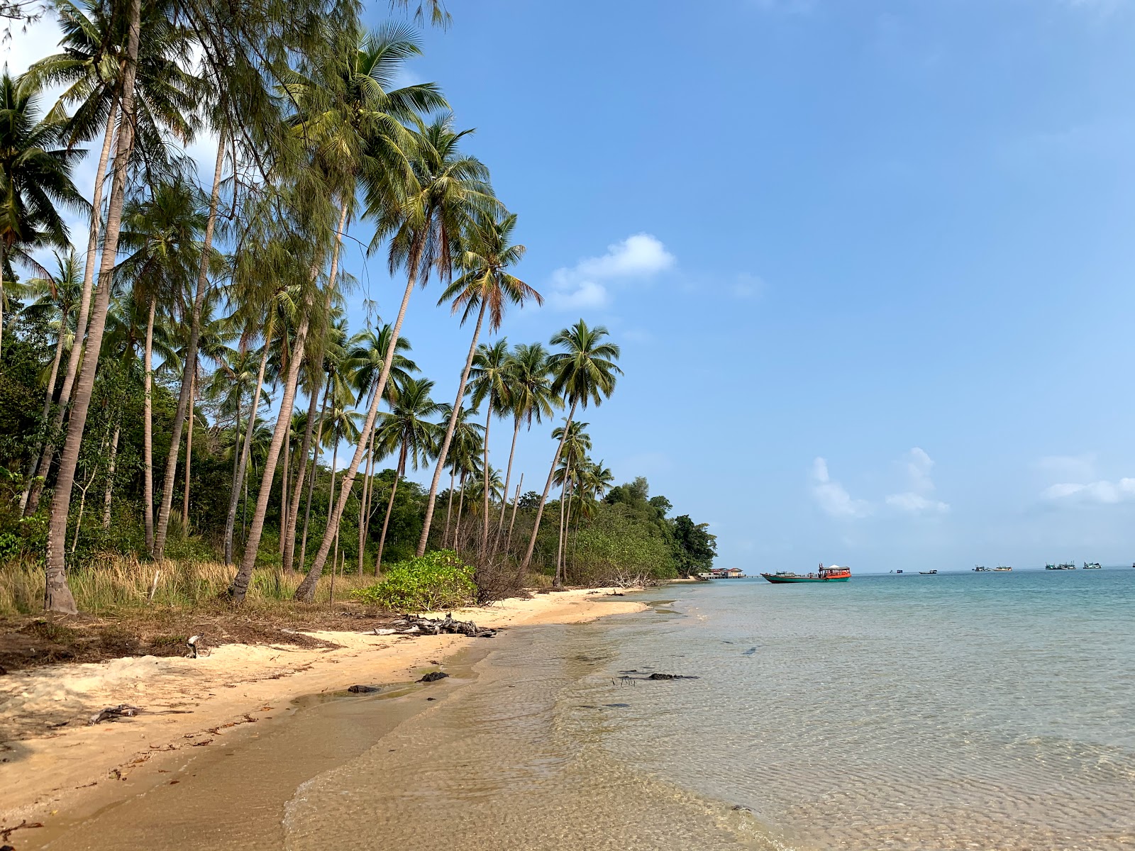 Foto van Naroth Beach met beige zand oppervlakte