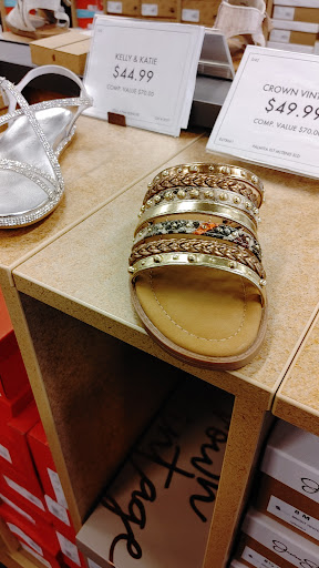 Shoe Store «DSW Designer Shoe Warehouse», reviews and photos, 10060 Reisterstown Rd, Owings Mills, MD 21117, USA