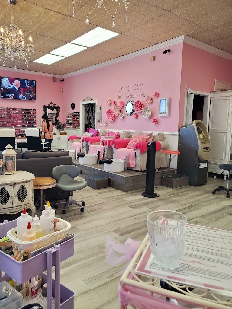 Savvy Chic Nail Cottage 90712