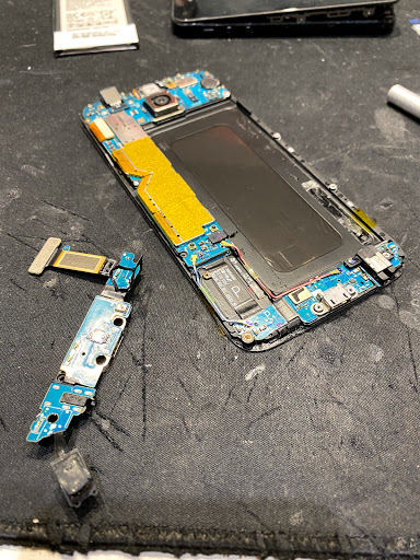Electronics Repair Shop «Cellfone MD - cell phone repair», reviews and photos, 7637 N Milwaukee Ave, Niles, IL 60714, USA