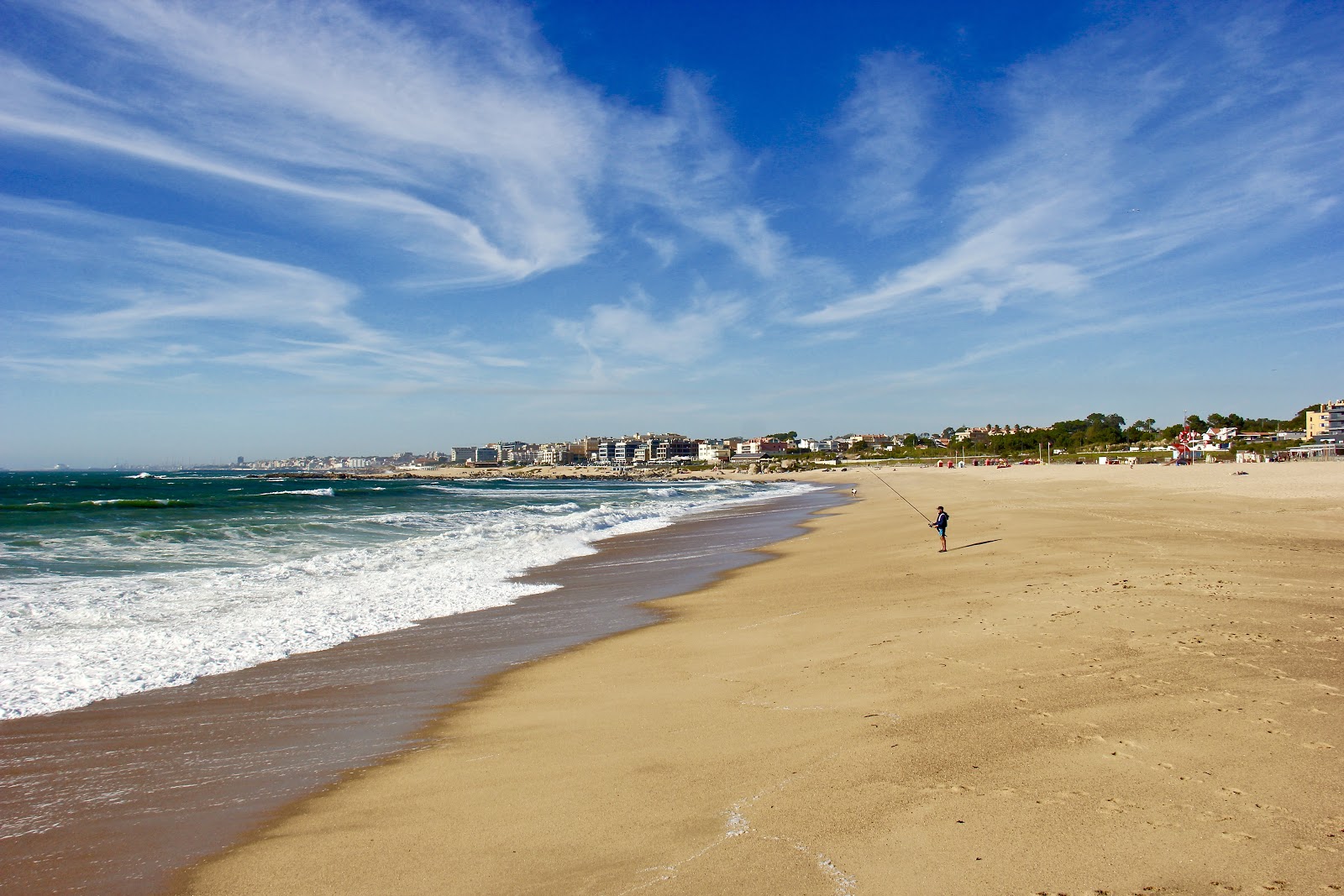 Praia da Sereia'in fotoğrafı geniş plaj ile birlikte