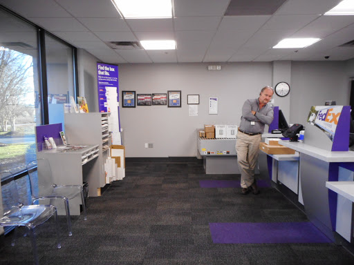 Shipping and Mailing Service «FedEx Ship Center», reviews and photos, 10601 Murdock Dr, Knoxville, TN 37932, USA