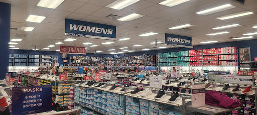 Shoe Store «SKECHERS Factory Outlet», reviews and photos, 3030 E 9th St, Oakland, CA 94601, USA