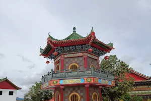 Yu Lung San Tian En Temple image