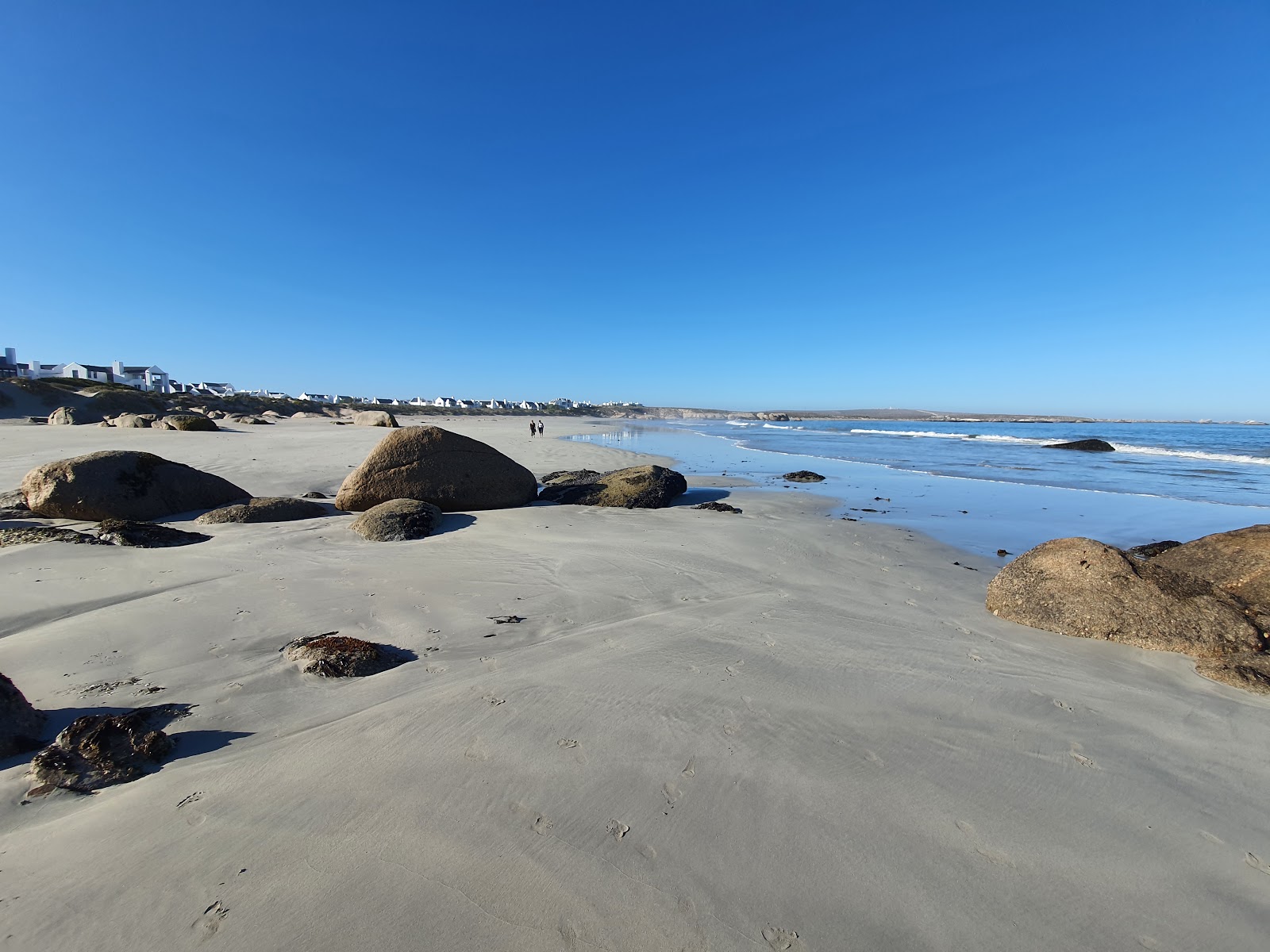 Foto di Paternoster beach II con una superficie del sabbia fine e luminosa