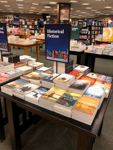 Book Store «Barnes & Noble», reviews and photos, 3216 W Lake St, Minneapolis, MN 55416, USA