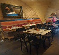 Atmosphère du Restaurant français Restaurant Arles - La Mule Blanche - n°11
