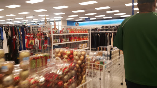 Clothing Store «Ross Dress for Less», reviews and photos, 3203 N State Rd 7, Lauderdale Lakes, FL 33319, USA