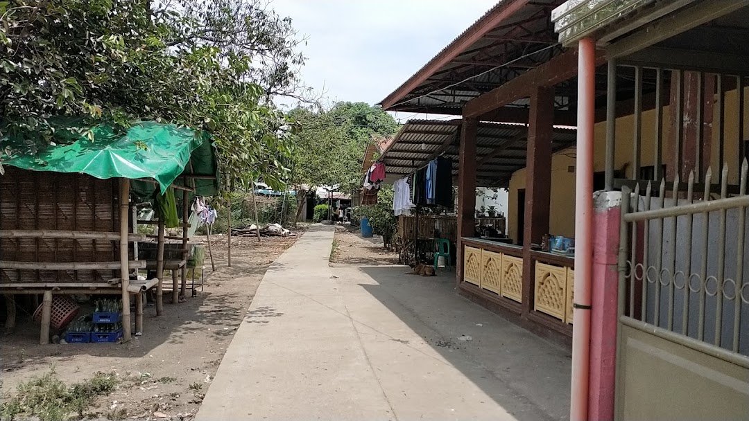 Dolores Piring Covered Court