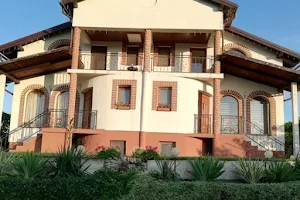 Casa Borza image