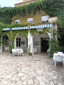 Hotel Comodoro Carrer Mendez Nuñez, 1, 17497 Portbou, Girona, España