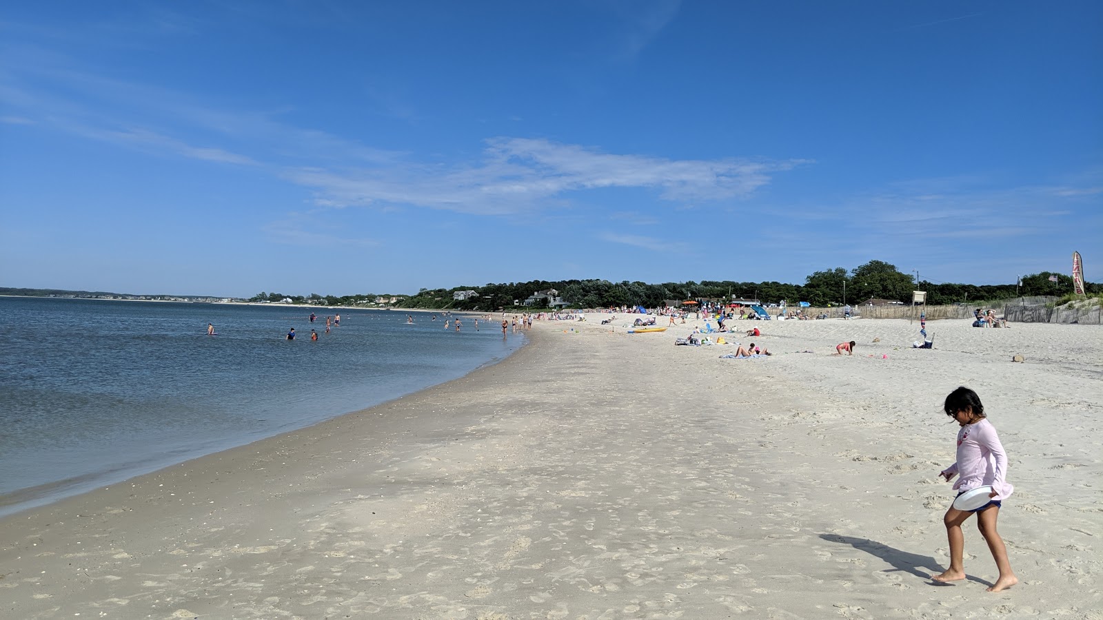 Meschutt Beach的照片 带有碧绿色水表面