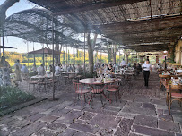 Atmosphère du Restaurant La Table Saint-Roux à Le Cannet-des-Maures - n°12