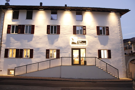Hotel & Restaurant Zum Hirschen - Margreid Piazza S. Geltrude, 5, 39040 Magré Sulla Strada del Vino BZ, Italia