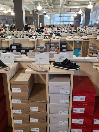 Shoe Store «DSW Designer Shoe Warehouse», reviews and photos, 15301 Ventura Blvd, Sherman Oaks, CA 91403, USA