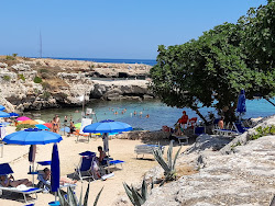 Foto von Lido Colonia umgeben von Bergen