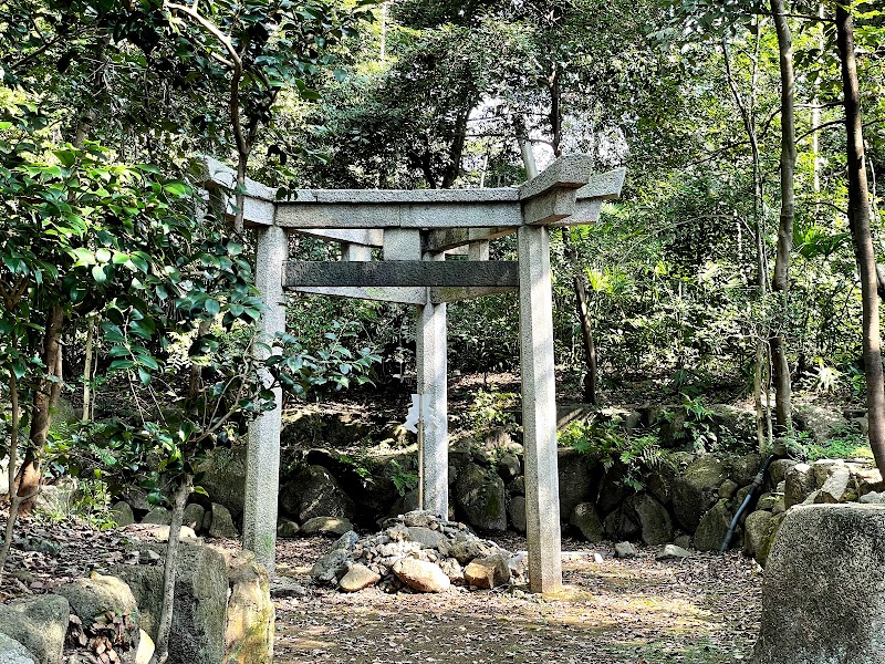 木島坐天照御魂神社 三柱鳥居