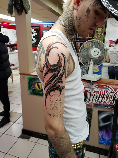Tattoo Shop «Las Vegas Tattoo Co», reviews and photos, 1829 E 7th Ave, Tampa, FL 33605, USA