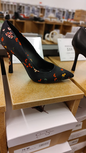 Shoe Store «DSW Designer Shoe Warehouse», reviews and photos, 10060 Reisterstown Rd, Owings Mills, MD 21117, USA