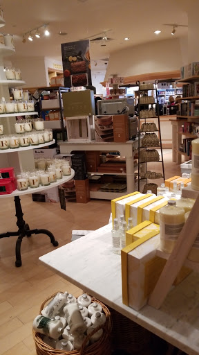 Kitchen Supply Store «Williams-Sonoma», reviews and photos, 352 Adams Rd, Rochester Hills, MI 48309, USA