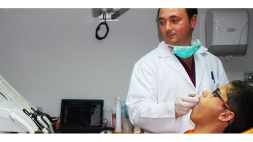 Clínica Dental Julio Vivas Teno en Cáceres‎, Cáceres‎
