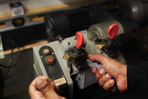 Locksmith «R.O.N Locksmith», reviews and photos, 644 W Addison St, Chicago, IL 60613, USA