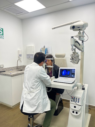Dr. Guido Puican