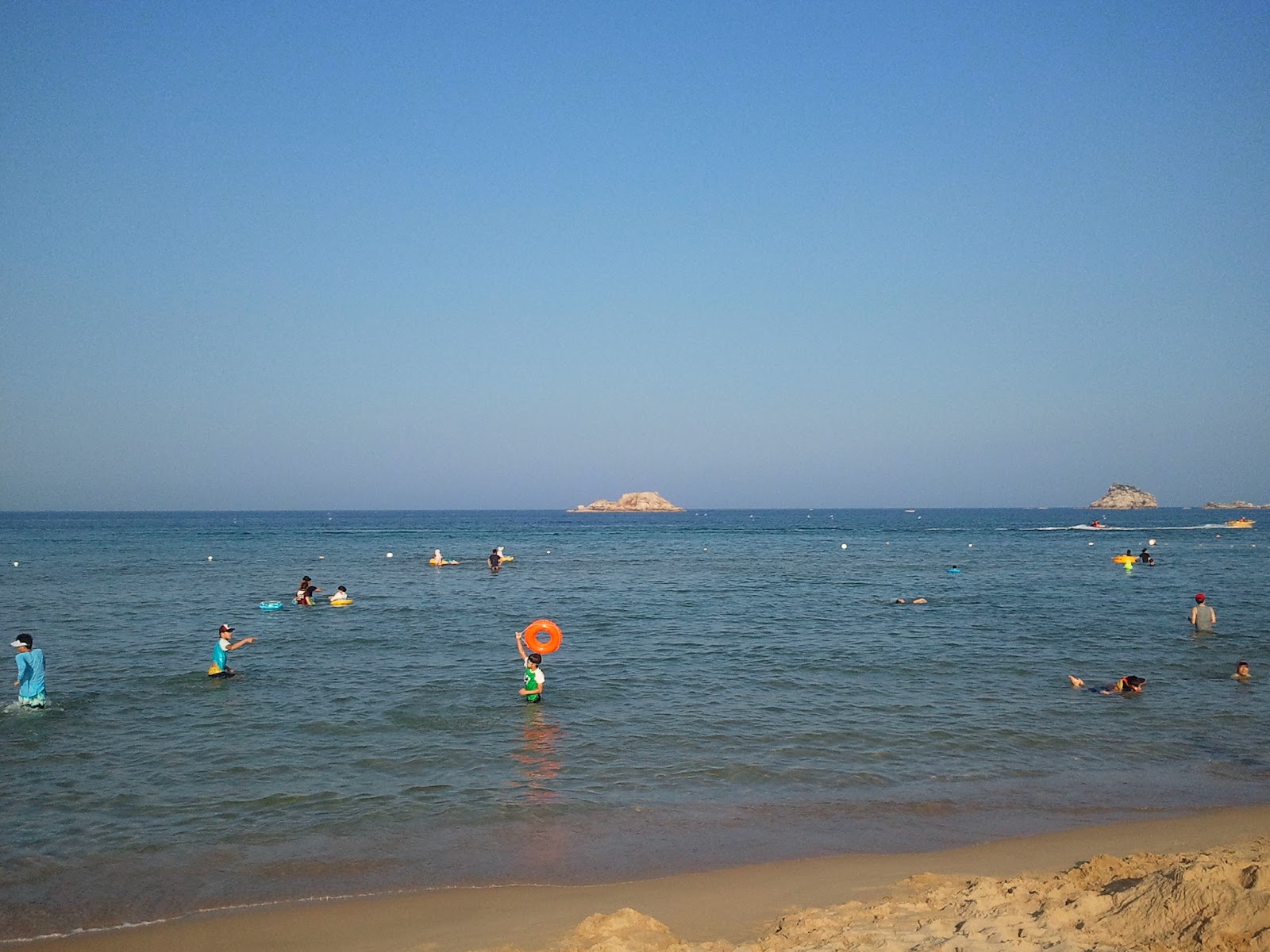 Foto av Sampo Beach med turkos rent vatten yta